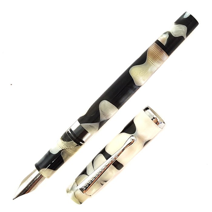 Pluma Noodler's Konrad Acrylic Flex Black Python in Pearls